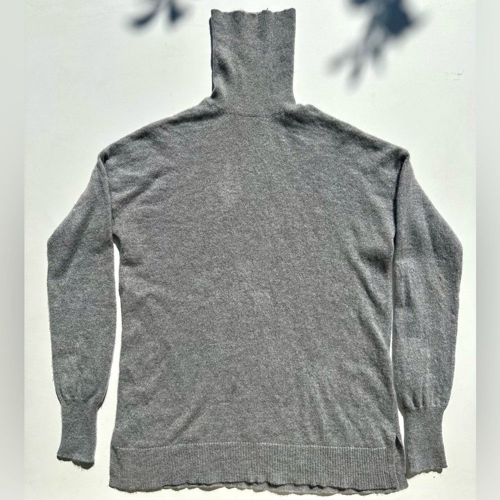 EUC Nordstrom 100% Cashmere Women's Gray Turtleneck Sweater, M - Picture 4 of 12